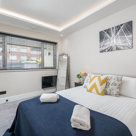 Skyvillion - Cozy Large 4 & 1 Bed Apartments In London Enfield, Mins To Tube Station, Free Wi-Fi Londres Exterior foto