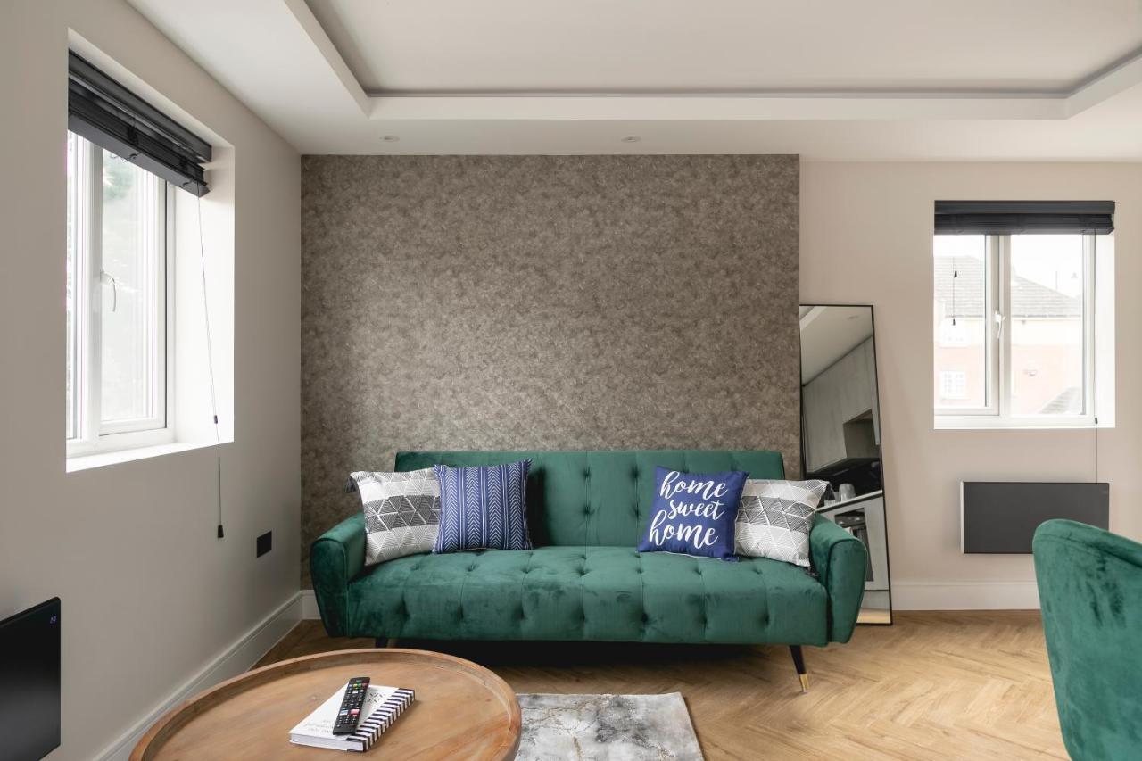 Skyvillion - Cozy Large 4 & 1 Bed Apartments In London Enfield, Mins To Tube Station, Free Wi-Fi Londres Exterior foto