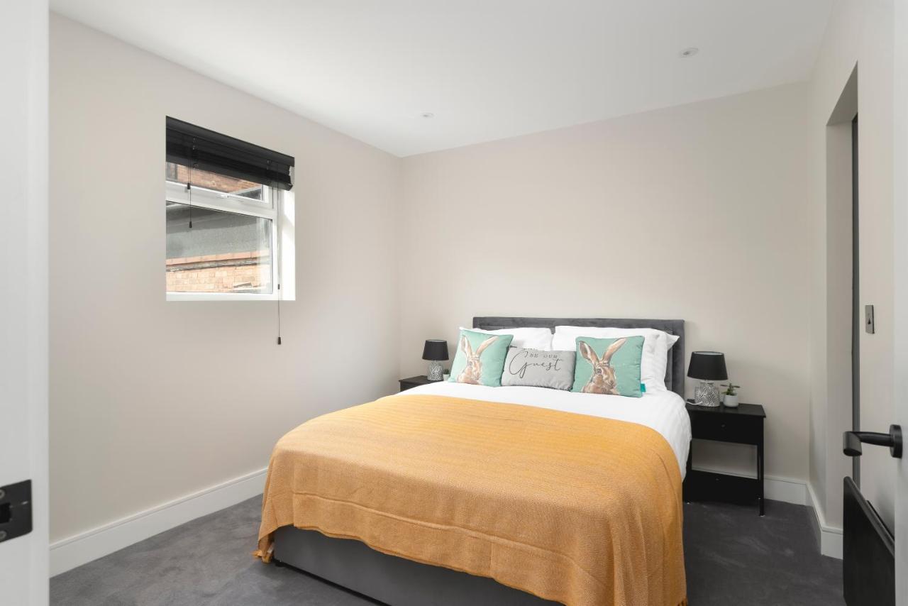 Skyvillion - Cozy Large 4 & 1 Bed Apartments In London Enfield, Mins To Tube Station, Free Wi-Fi Londres Exterior foto