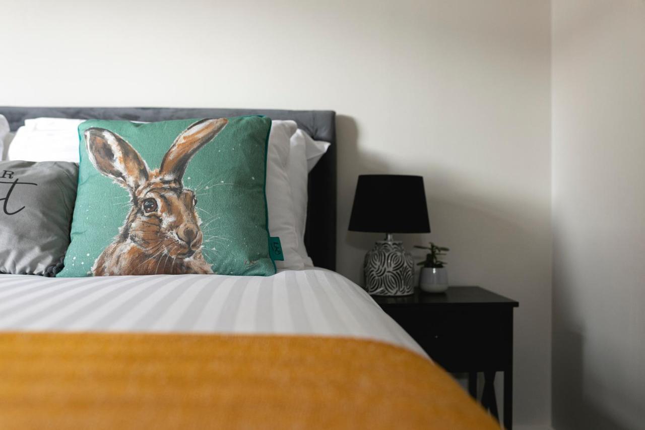Skyvillion - Cozy Large 4 & 1 Bed Apartments In London Enfield, Mins To Tube Station, Free Wi-Fi Londres Exterior foto