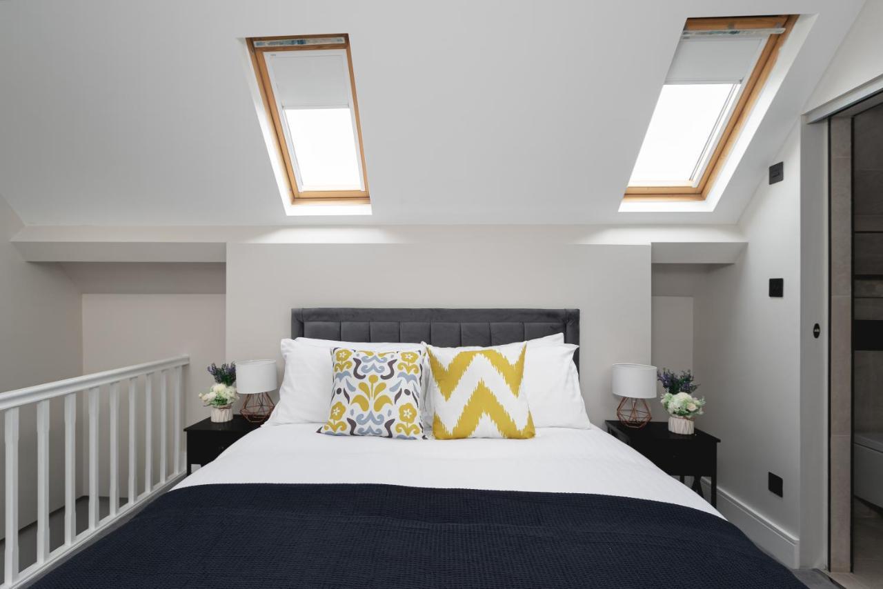 Skyvillion - Cozy Large 4 & 1 Bed Apartments In London Enfield, Mins To Tube Station, Free Wi-Fi Londres Exterior foto