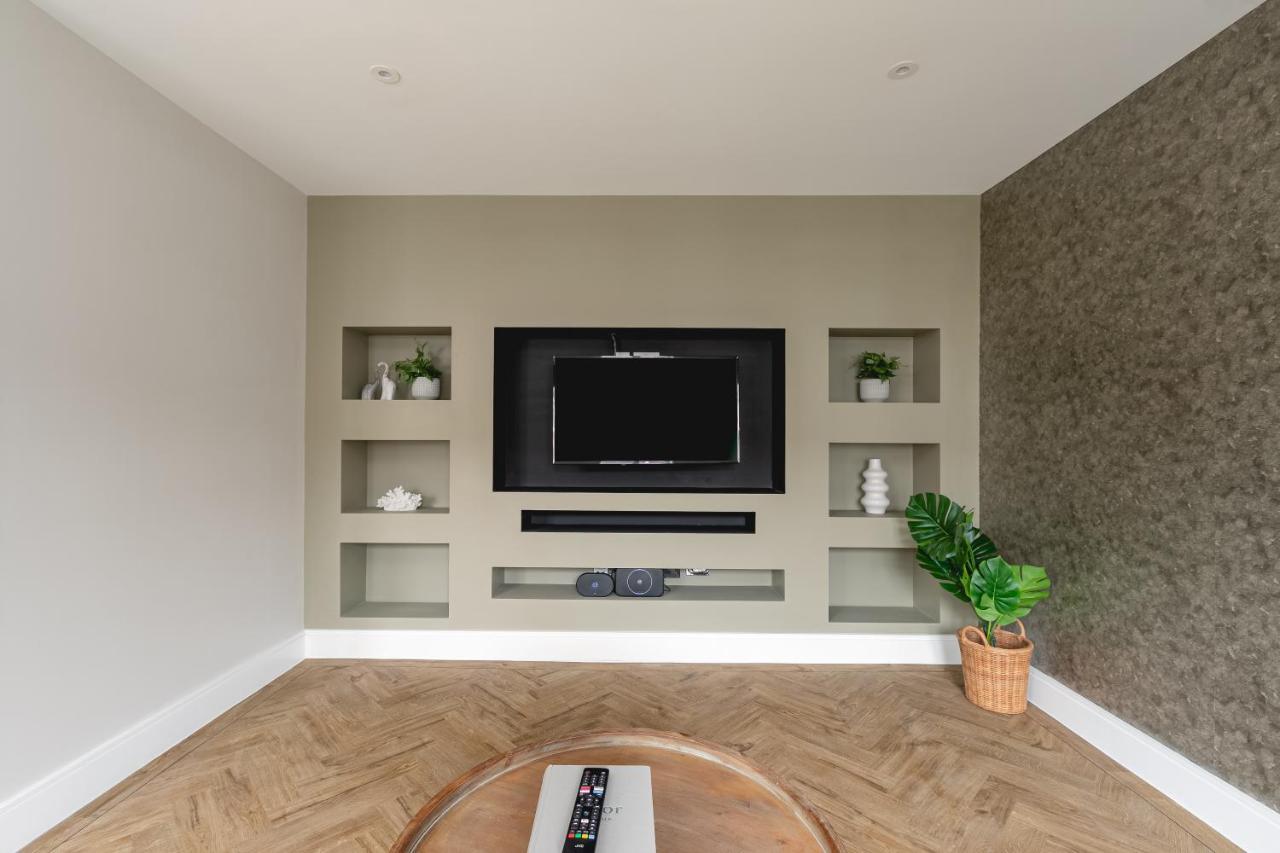 Skyvillion - Cozy Large 4 & 1 Bed Apartments In London Enfield, Mins To Tube Station, Free Wi-Fi Londres Exterior foto