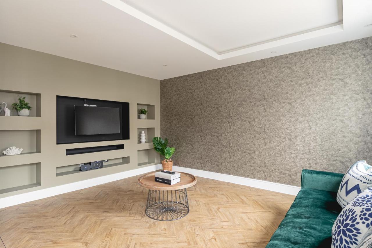 Skyvillion - Cozy Large 4 & 1 Bed Apartments In London Enfield, Mins To Tube Station, Free Wi-Fi Londres Exterior foto