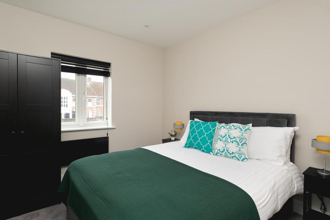 Skyvillion - Cozy Large 4 & 1 Bed Apartments In London Enfield, Mins To Tube Station, Free Wi-Fi Londres Exterior foto