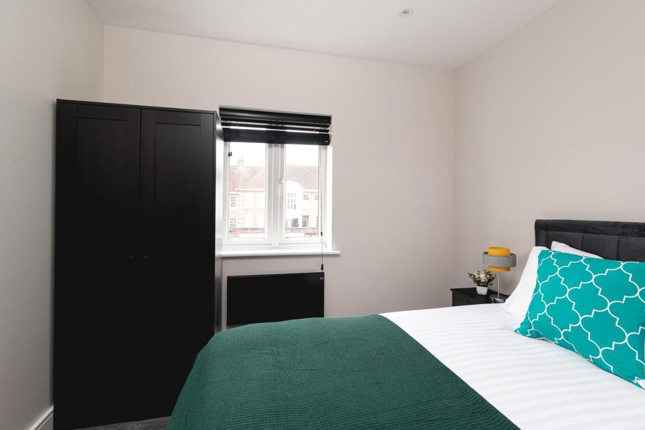 Skyvillion - Cozy Large 4 & 1 Bed Apartments In London Enfield, Mins To Tube Station, Free Wi-Fi Londres Exterior foto