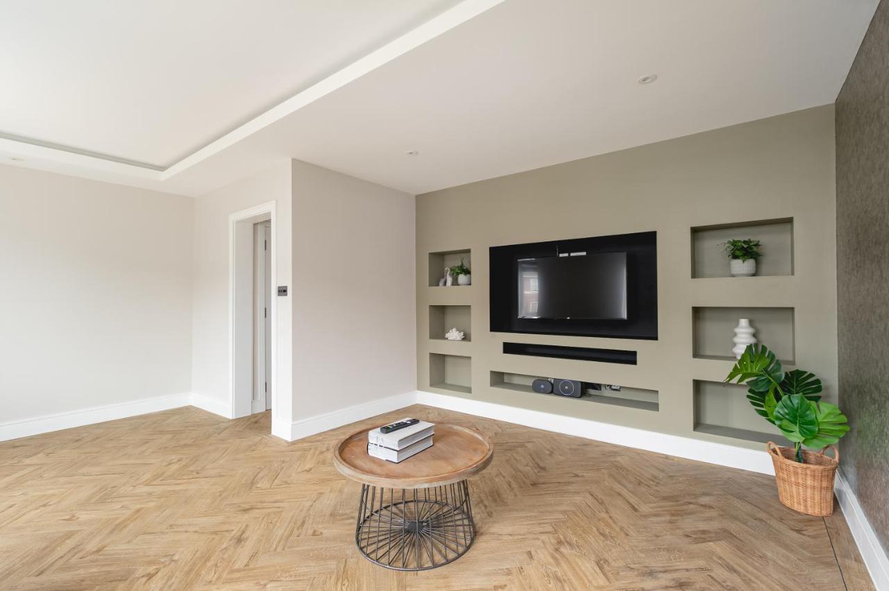 Skyvillion - Cozy Large 4 & 1 Bed Apartments In London Enfield, Mins To Tube Station, Free Wi-Fi Londres Exterior foto