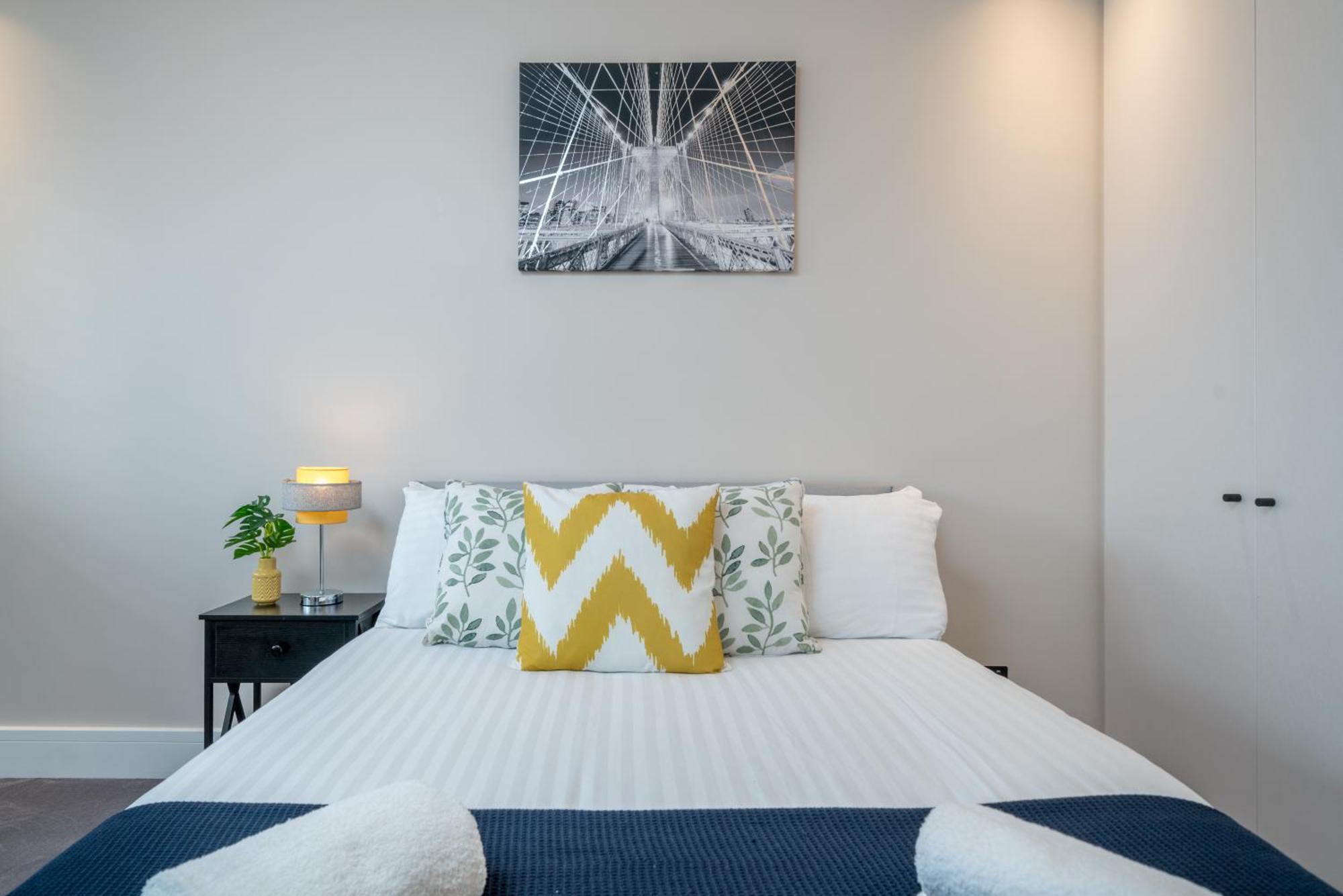 Skyvillion - Cozy Large 4 & 1 Bed Apartments In London Enfield, Mins To Tube Station, Free Wi-Fi Londres Exterior foto