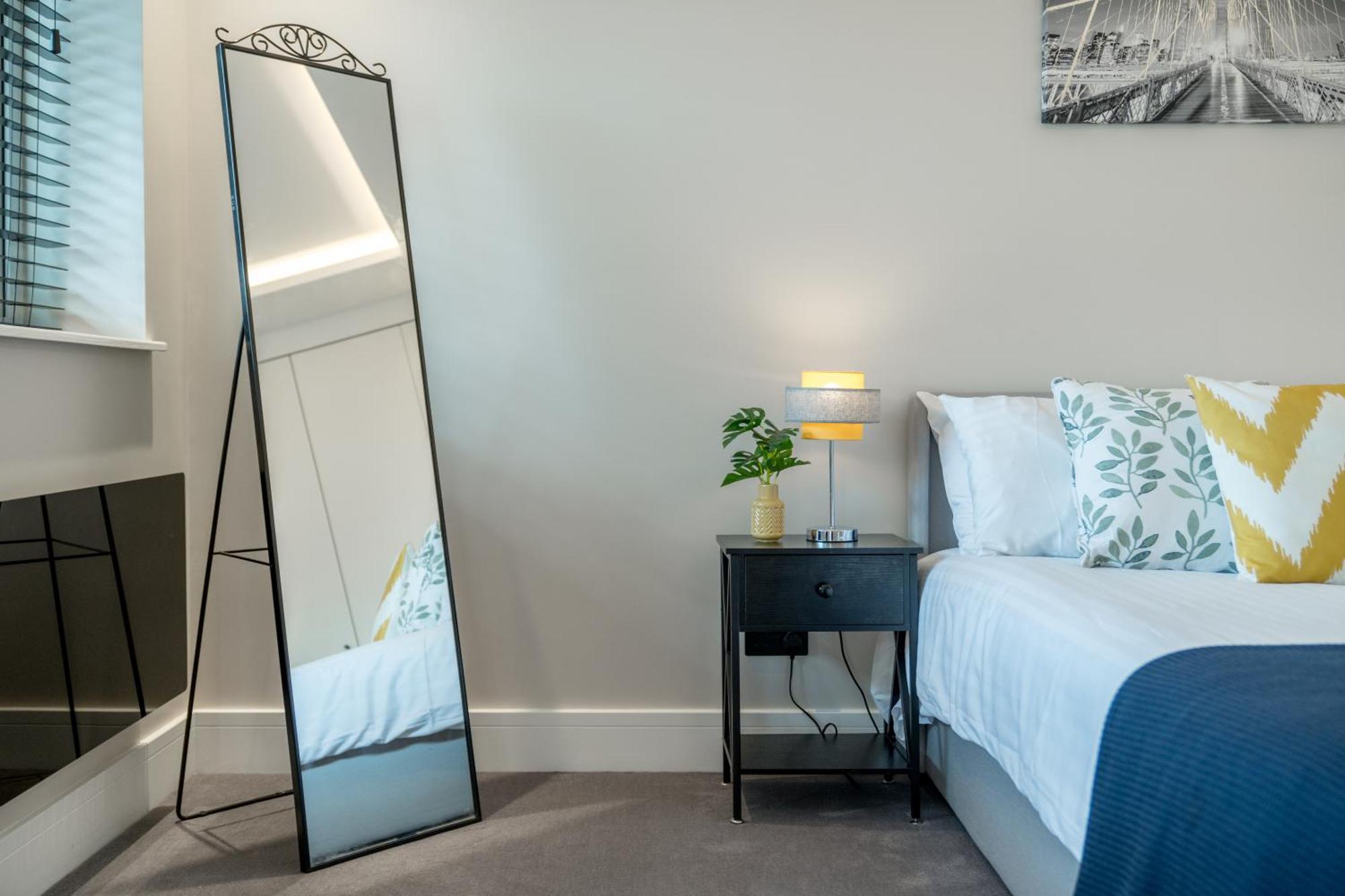 Skyvillion - Cozy Large 4 & 1 Bed Apartments In London Enfield, Mins To Tube Station, Free Wi-Fi Londres Exterior foto