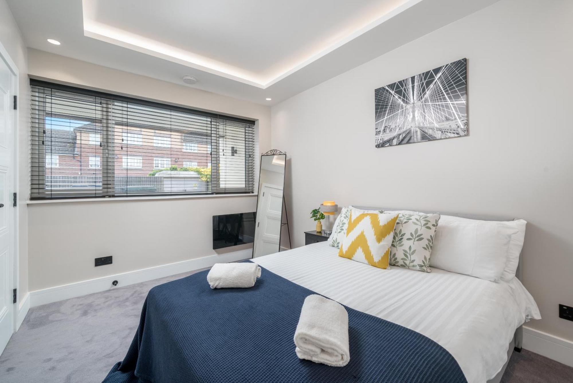 Skyvillion - Cozy Large 4 & 1 Bed Apartments In London Enfield, Mins To Tube Station, Free Wi-Fi Londres Exterior foto