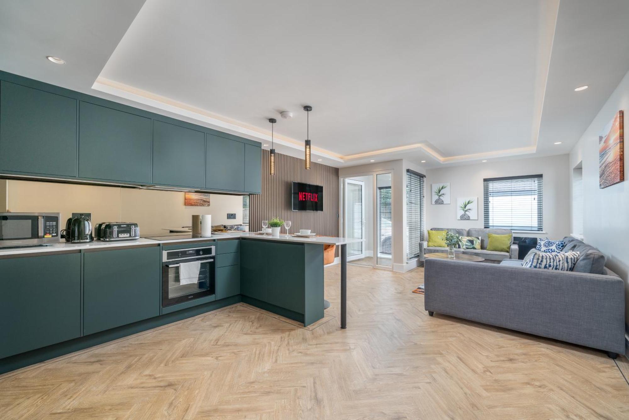 Skyvillion - Cozy Large 4 & 1 Bed Apartments In London Enfield, Mins To Tube Station, Free Wi-Fi Londres Exterior foto