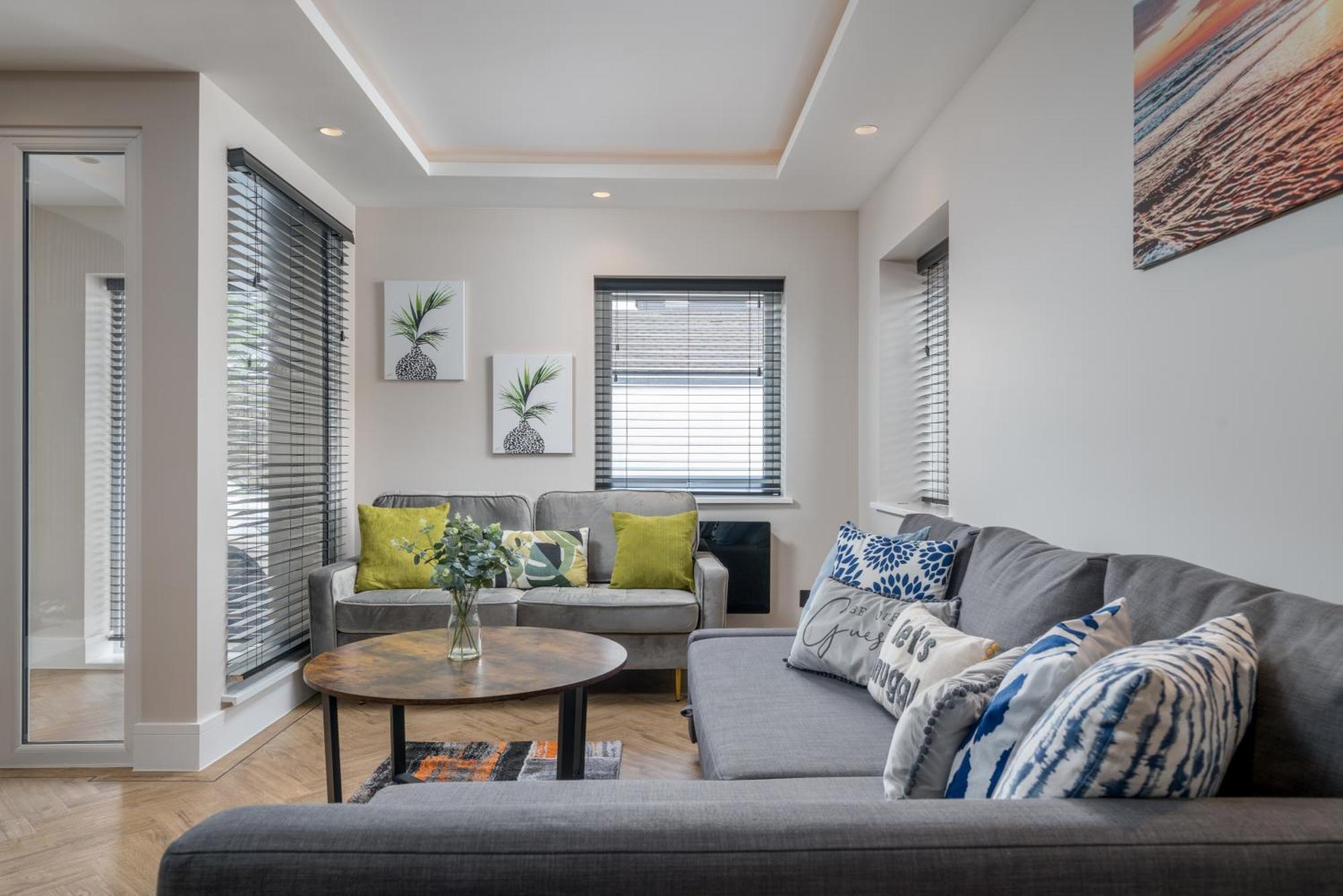 Skyvillion - Cozy Large 4 & 1 Bed Apartments In London Enfield, Mins To Tube Station, Free Wi-Fi Londres Exterior foto